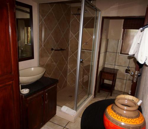 鳄鱼克鲁格野生动物园住宿酒店的一间浴室