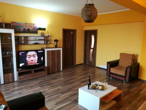 Apartament Orange Sunset Mamaia Nord的休息区