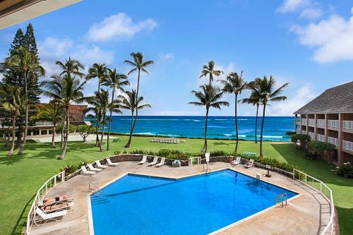 卡帕阿ISO酒店的享有度假胜地的空中景致,设有游泳池和海洋