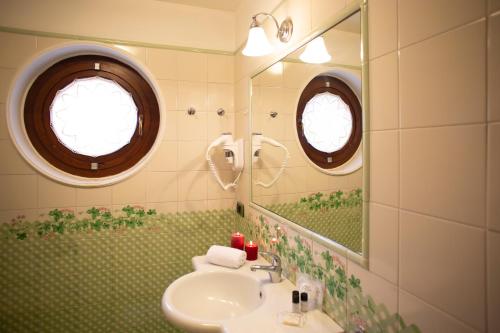 皮科洛基安蒂餐厅酒店的一间浴室