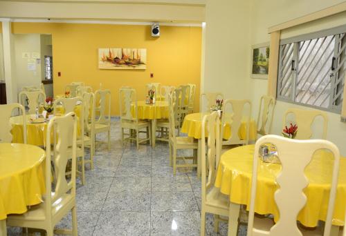 Hotel Goiânia餐厅或其他用餐的地方