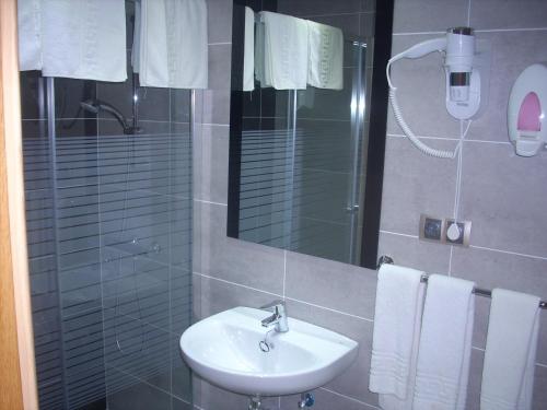 卡斯蒂利亚科罗纳酒店的一间浴室