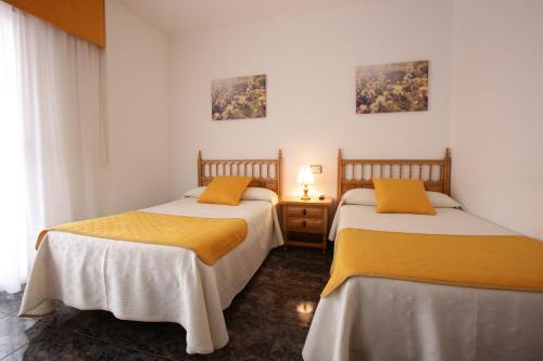 波多诺伏圣罗克旅馆的两张睡床彼此相邻,位于一个房间里