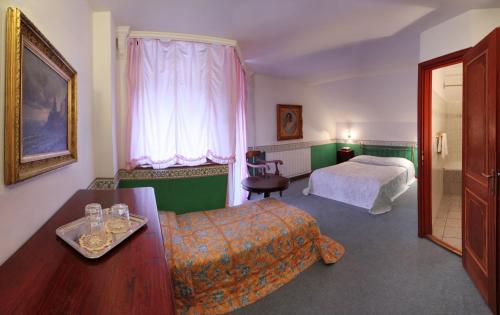 Hotel Panzió Nr100 Aparthotel konyha nélkül客房内的一张或多张床位