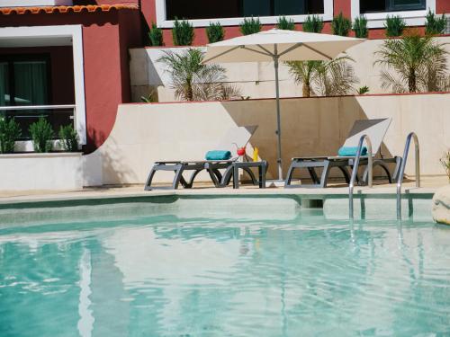 Topazio Vibe Beach Hotel & Apartments - Adults Friendly内部或周边的泳池