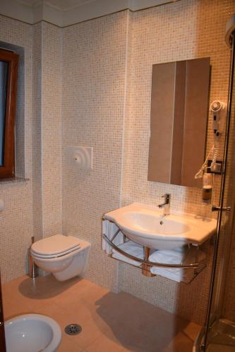 萨乌托皇宫酒店的一间浴室