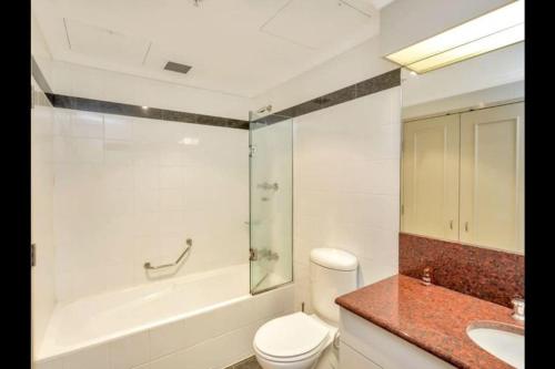 Darling Harbour 2 Bedroom Apartment的一间浴室