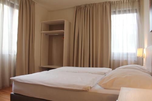 森特罗酒店客房内的一张或多张床位