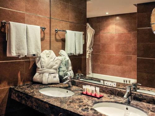 拉巴特舍赫拉查德美居酒店的一间浴室