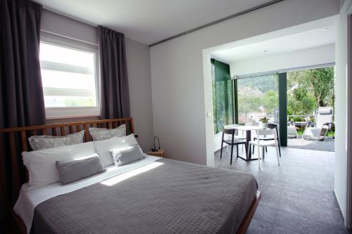 Hotel Torre Santamaria Resort客房内的一张或多张床位