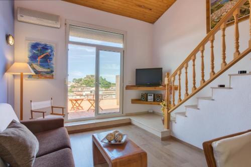 Flateli Begur Apartment的休息区