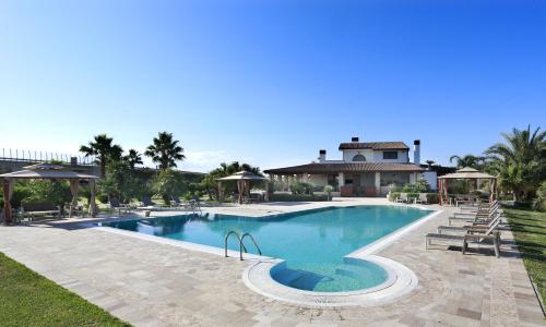 Ferrocino Resort内部或周边的泳池