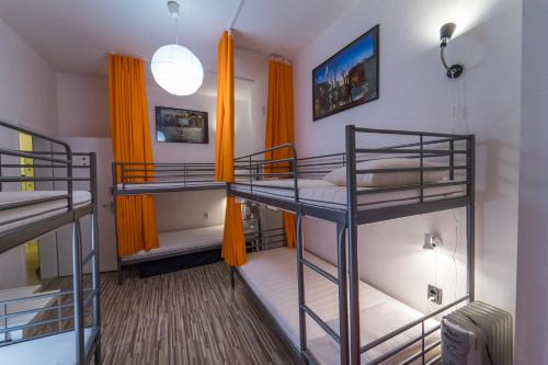 Pijama Hostel客房内的一张或多张双层床