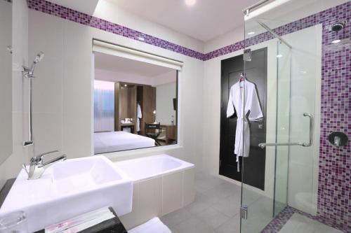 OS Style Hotel Batam Powered by Archipelago的一间浴室
