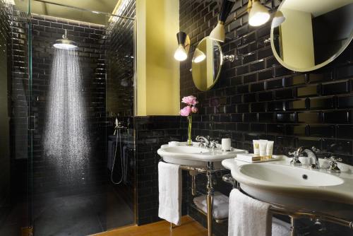 Hotel De' Ricci - Small Luxury Hotels of the World的一间浴室