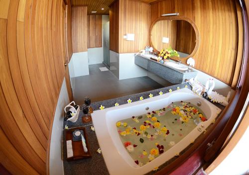 KMA NAYPYITAW Hotel的一间浴室