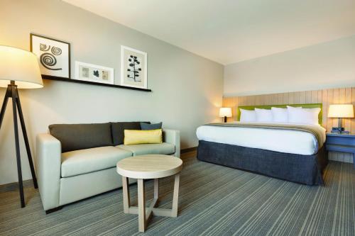 Country Inn & Suites by Radisson Ocean City客房内的一张或多张床位