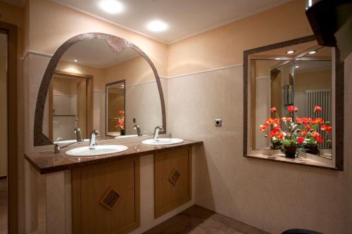 豪斯胡贝图斯酒店的一间浴室