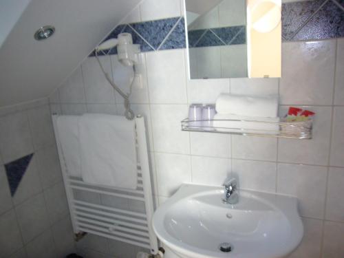德意志豪斯酒店 的一间浴室