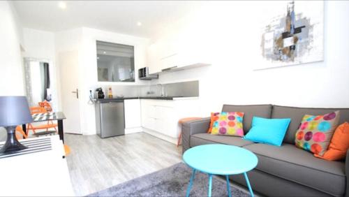 IDEAL Appartement Vieux Port Marseille的厨房或小厨房