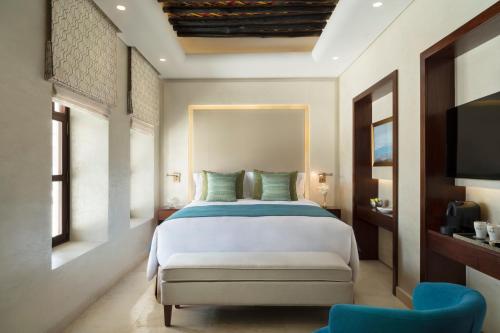 Souq Al Wakra Hotel Qatar By Tivoli客房内的一张或多张床位