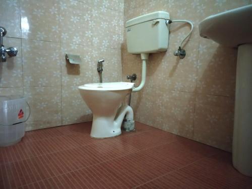 蒙纳莱茵城之家旅馆的浴室设有卫生间。