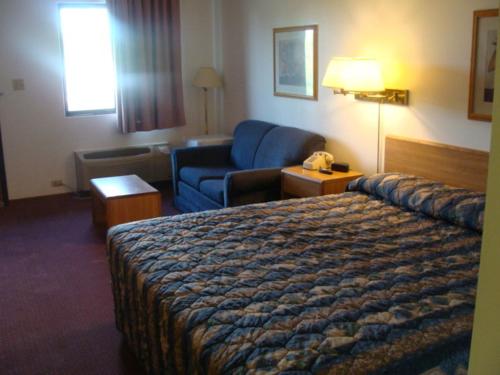 美国旅馆客房内的一张或多张床位