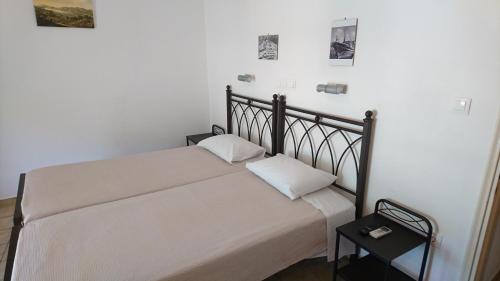 Maroudas Stavros Apartments客房内的一张或多张床位