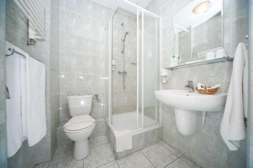 葛洛马达拉多姆中枢酒店的一间浴室