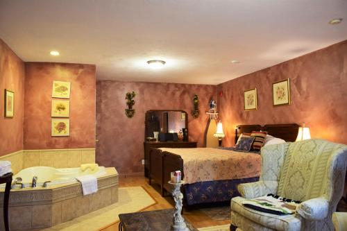 蒙克顿野玫瑰客栈的卧室配有床和浴缸,毗邻一个sidx sidx sidx床