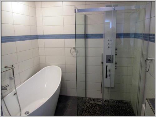 Strandhaus Vielmeer - exklusiv mit Sauna & Kamin direkt am Strand的一间浴室