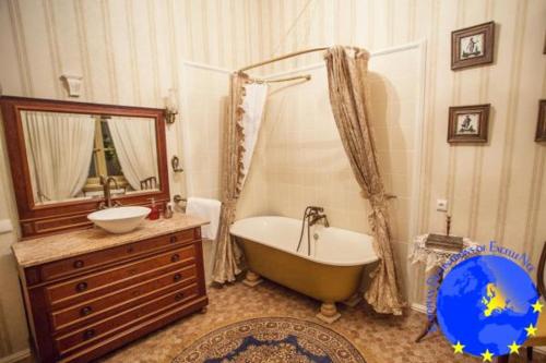 Pakruojis Manor's Palace Boutique Hotel的一间浴室