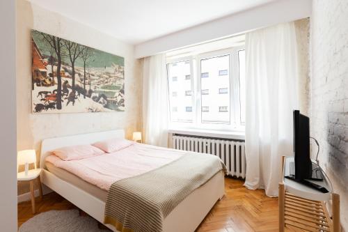 Apartament w sercu miasta客房内的一张或多张床位