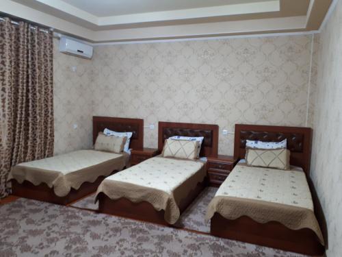 Hotel SUGD & Guest House客房内的一张或多张床位