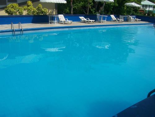 利瓜尼亚俱乐部酒店内部或周边的泳池