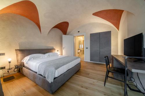 Relais San Vigilio al Castello客房内的一张或多张床位