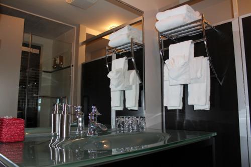 圣日耳曼里姆斯基酒店的一间浴室