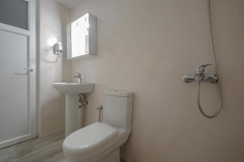 Naxos Hostel的一间浴室