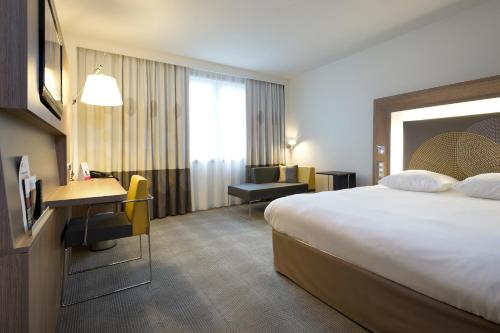 布鲁塞尔机场诺富特酒店客房内的一张或多张床位