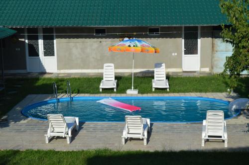 Hotel Tedi内部或周边的泳池