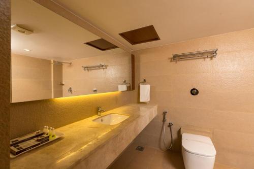Grand Plaza Suites的一间浴室