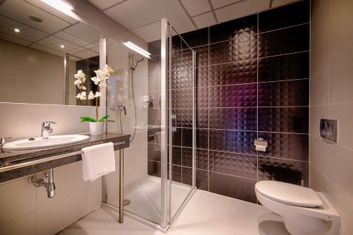 格但斯克福克斯酒店的一间浴室