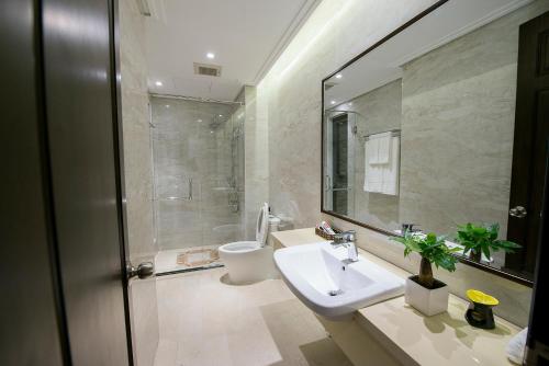 Hong Gia Tue Apartment的一间浴室
