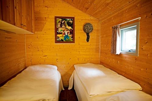 LEGOLAND Wild West Cabins客房内的一张或多张床位