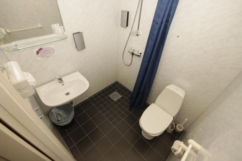 桑达酒店的一间浴室
