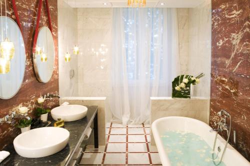 巴廖尼女王饭店 –立鼎世酒店集团的一间浴室