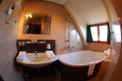 Hotel Fortna的一间浴室