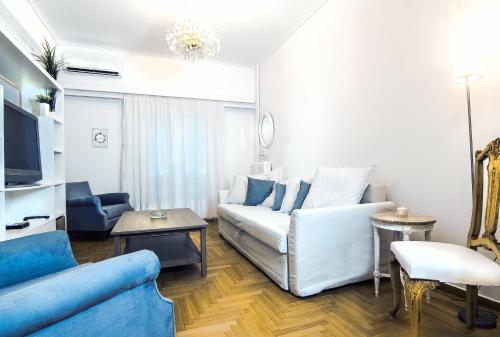 Charming 2 bedroom apartment next to Piraeus port的休息区