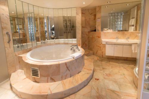 凡德瓦克酒店的一间浴室