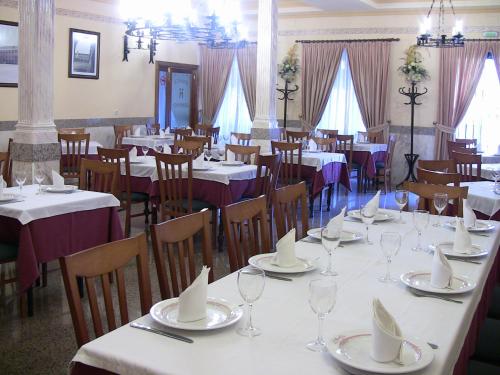 洛斯赫马纳斯酒店 餐厅或其他用餐的地方